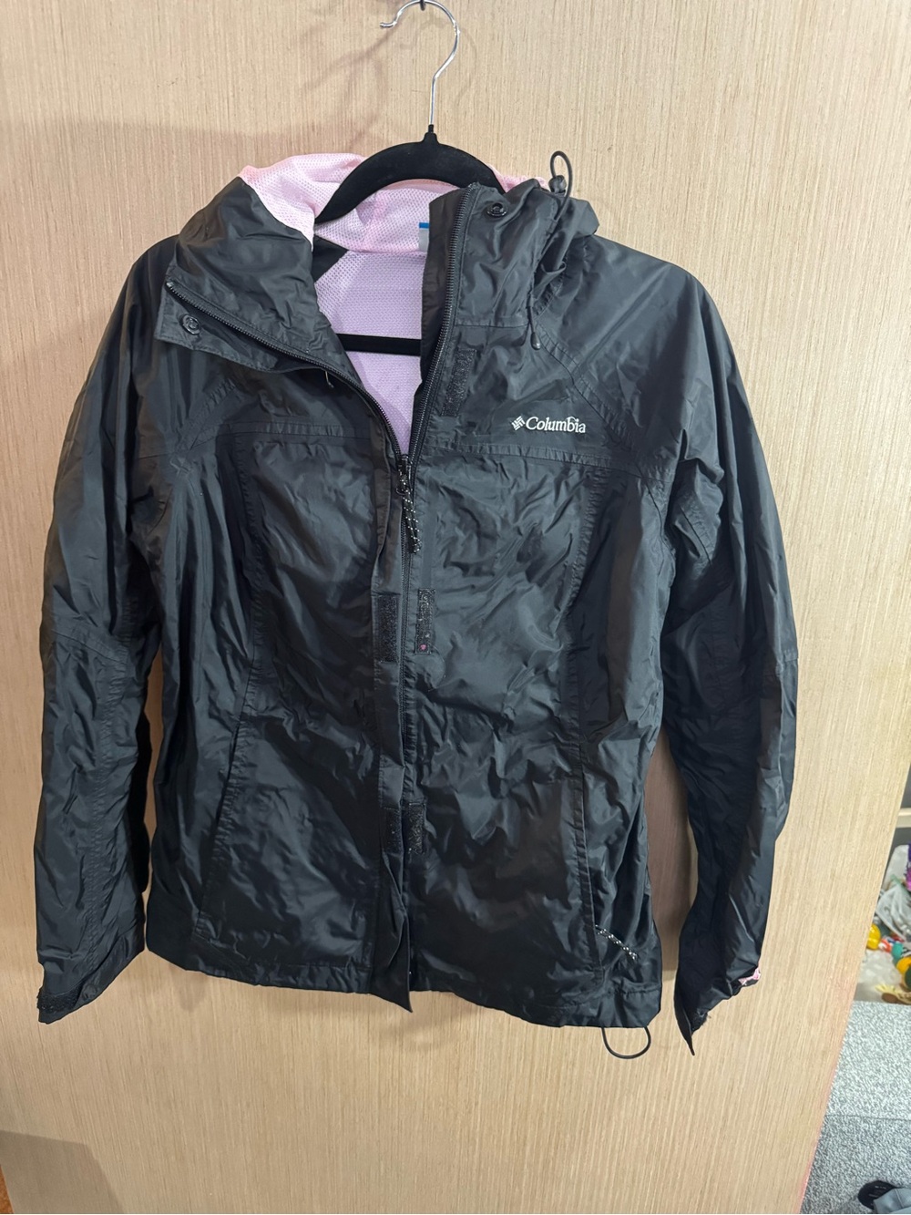 Women’s Columbia Black Raincoat with Light Pink Lining Size Small